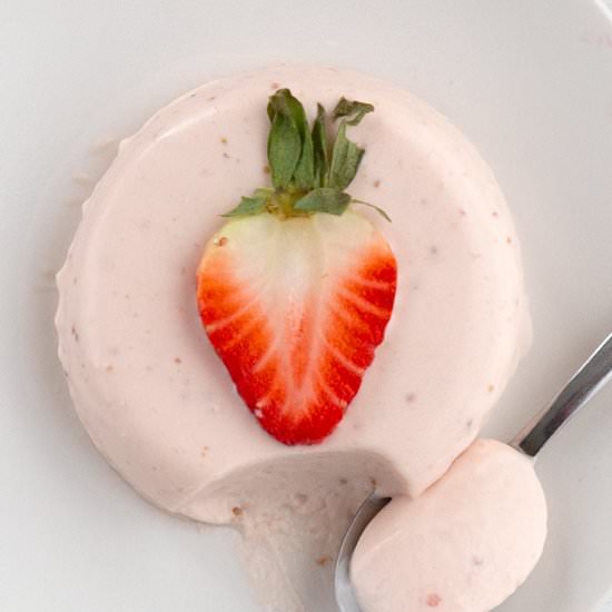 Keto Strawberry Panna Cotta - Recipe photo by fooddreamer