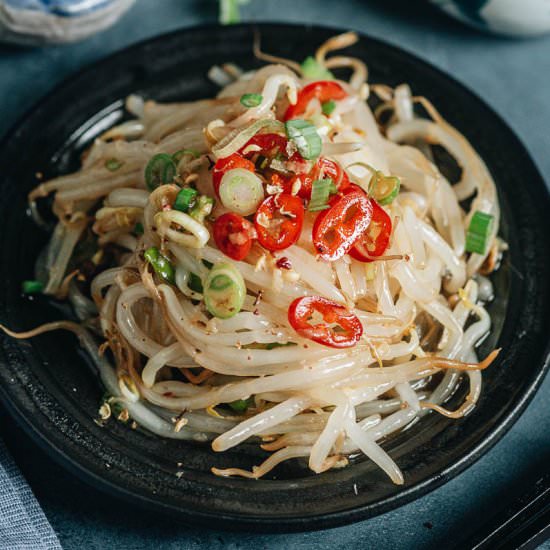 Bean Sprout Salad (凉拌豆芽) - Recipe photo by omnivorescookbook