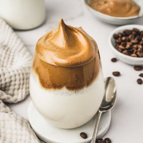 Dalgona coffee whipped coffee - Recipe photo by Sweetly Cakes