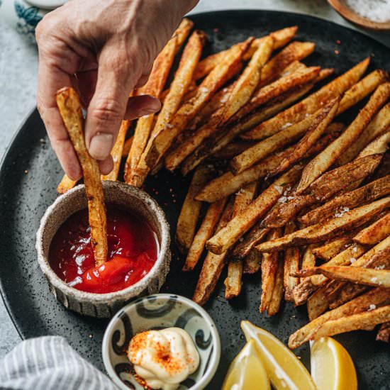 Air Fryer Fries with Spice Mix - Recipe photo by omnivorescookbook