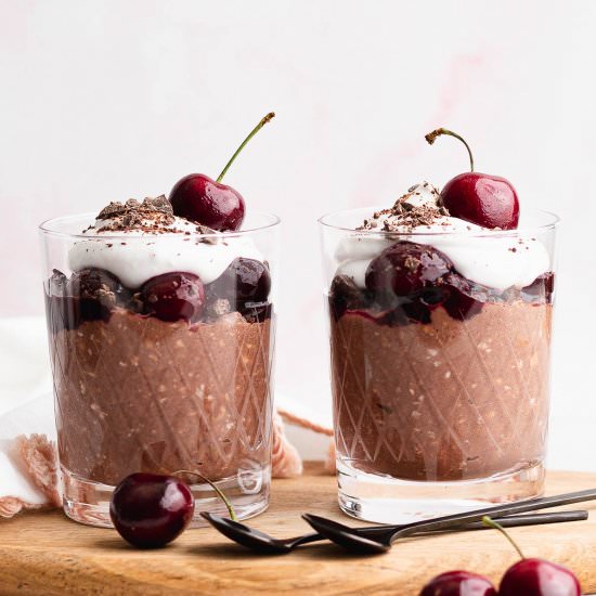 Black Forest Overnight Oats - Recipe photo by butter and bliss
