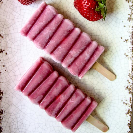 Strawberry Popsicles - Recipe photo by the food blog