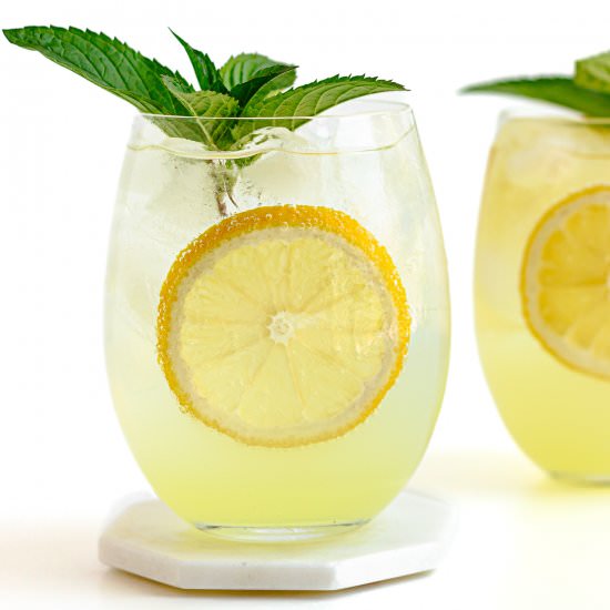 Limoncello Spritz - Recipe photo by mapleandmango
