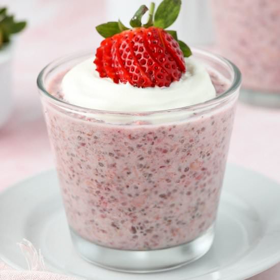 Strawberry Overnight Oats - Recipe photo by itsnotcomplicatedrecipes