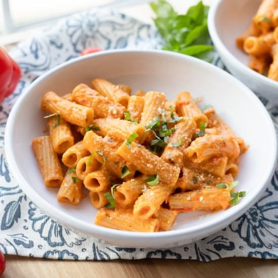 Creamy Red Pepper and Tomato Pasta - Recipe photo by hangryeconomist