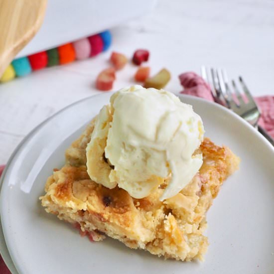 Rhubarb Dump Cake Recipe - Recipe photo by thefreshcooky