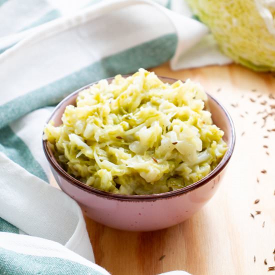 Braised cabbage - Recipe photo by mecooks.com