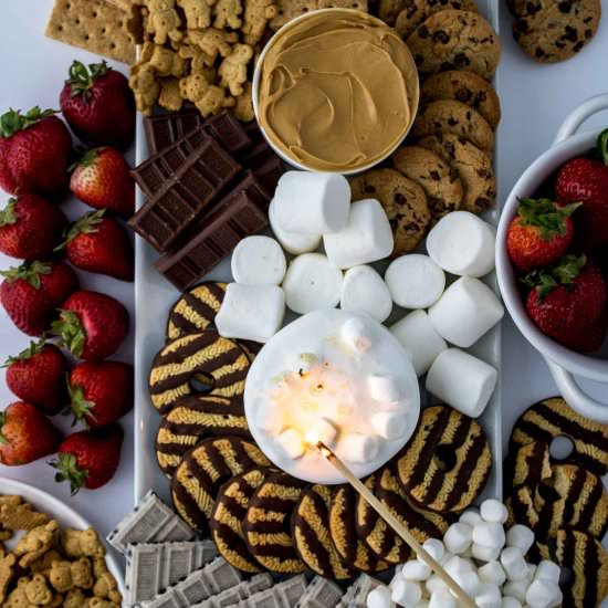 Easy S'mores Charcuterie Board - Recipe photo by bklynactivemama