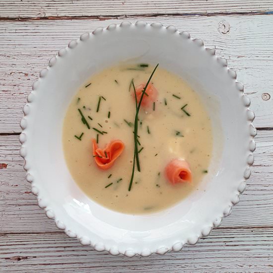 Potato soup with smoked salmon - Recipe photo by Maca Meillon