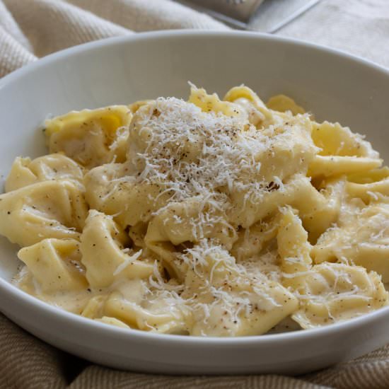 Cheese Tortellini Alfredo - Recipe photo by GiangisKitchen