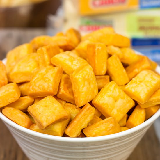 Cheddar Cheese Crackers - Recipe photo by spicedblog