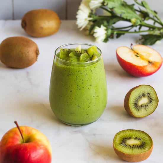 Spinach Apple Smoothie - Recipe photo by Ourplantbasedworld