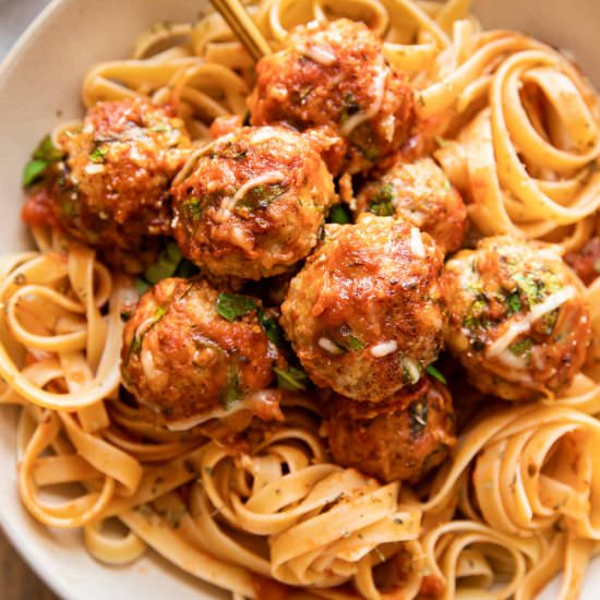 Baked Spinach Chicken Meatballs - Recipe photo by Jar Of Lemons