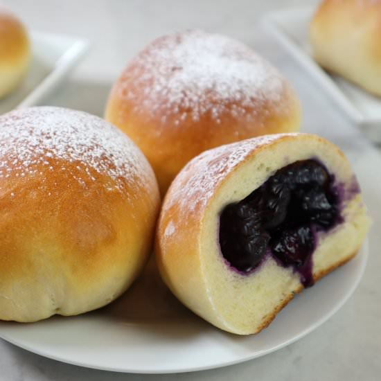 Yoghurt blueberry buns - Recipe photo by HubbyInTheKitchen