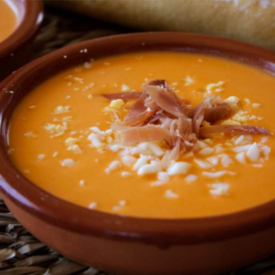 Salmorejo (Easy 15-min recipe) - Recipe photo by The Spanish Radish