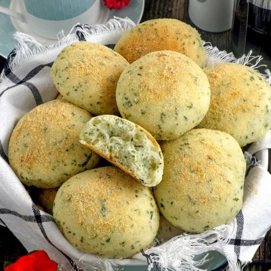 MALUNGGAY PANDESAL - Recipe photo by foxy folksy