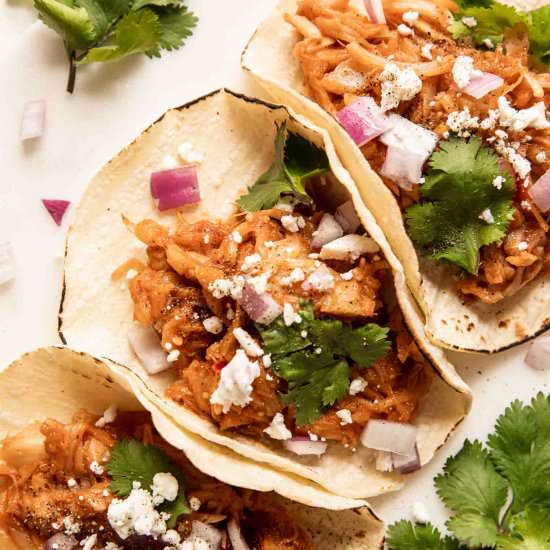 Jackfruit Pulled Pork Tacos - Recipe photo by Jar Of Lemons