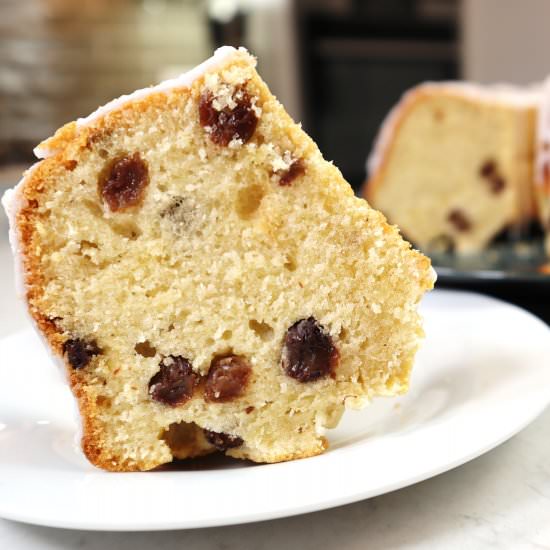 Rum and raisin Bundt cake - Recipe photo by HubbyInTheKitchen