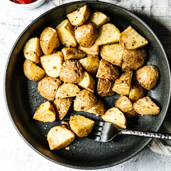 Garlic Air Fryer Potatoes - Recipe photo by Share the Spice