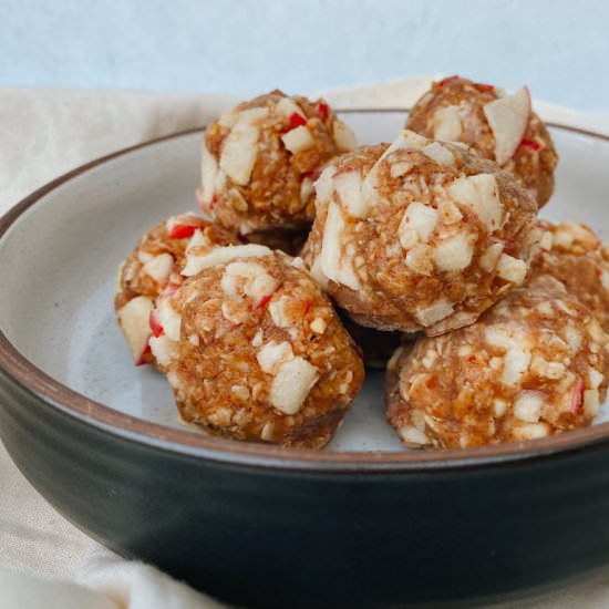 Apple Cinnamon Energy Bites - Recipe photo by apaigeofpositivity
