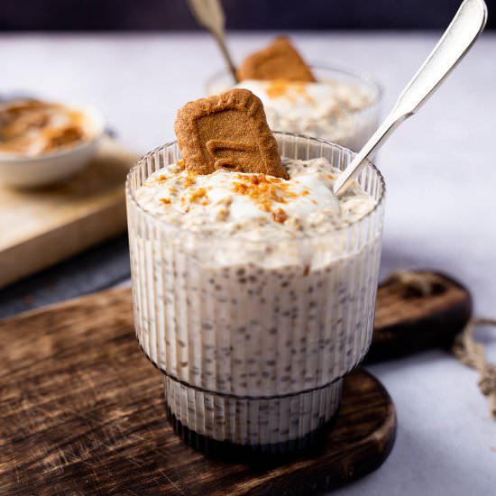 Easy Biscoff Overnight Oats - Recipe photo by veganpunks