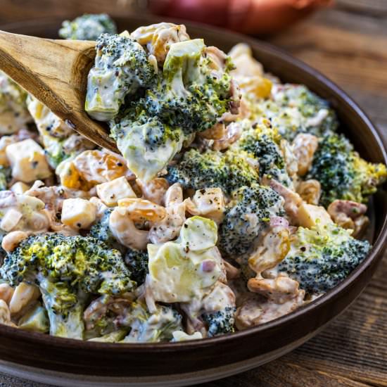 Grilled Broccoli Crunch Salad - Recipe photo by chilesandsmoke