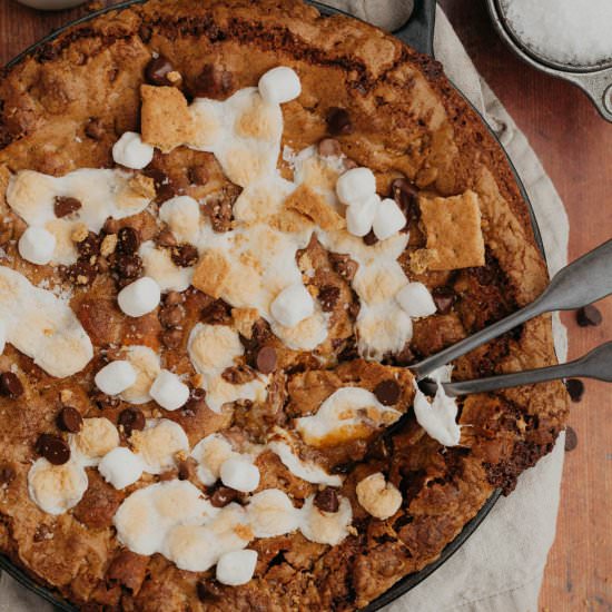 S'mores Chocolate Chip Skillet Cook - Recipe photo by alpineella