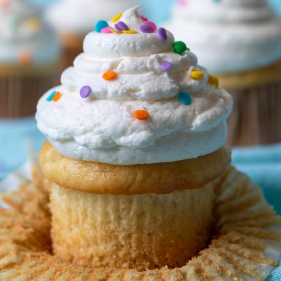 Gluten Free Vanilla Cupcakes - Recipe photo by MamaGourmand