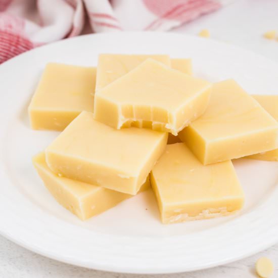 Keto White Chocolate Fudge - Recipe photo by littlebitrecipes