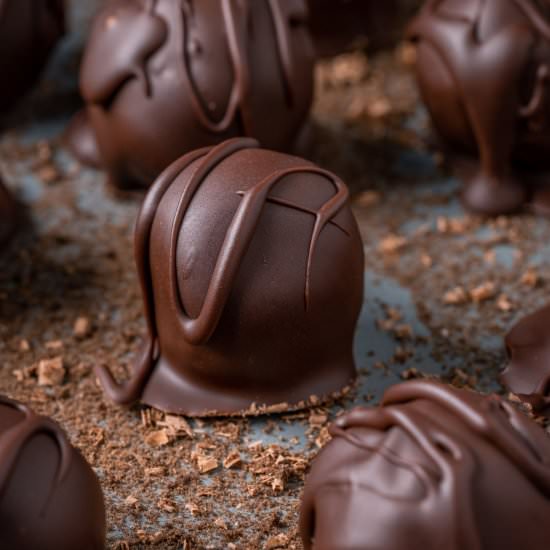 Vegan Oreo Truffles - Recipe photo by lovingitvegan