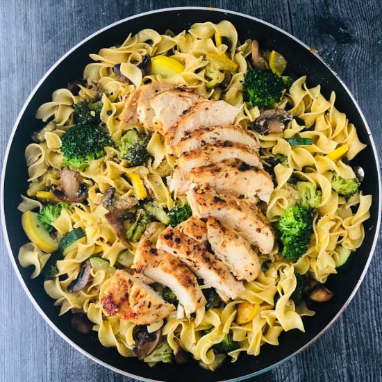 Garlic Veggie Pasta with Chicken - Recipe photo by MyLifeCookbook
