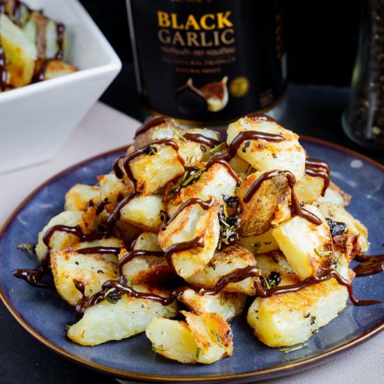 Smashed Potatoes with Black Garlic - Recipe photo by GradFood