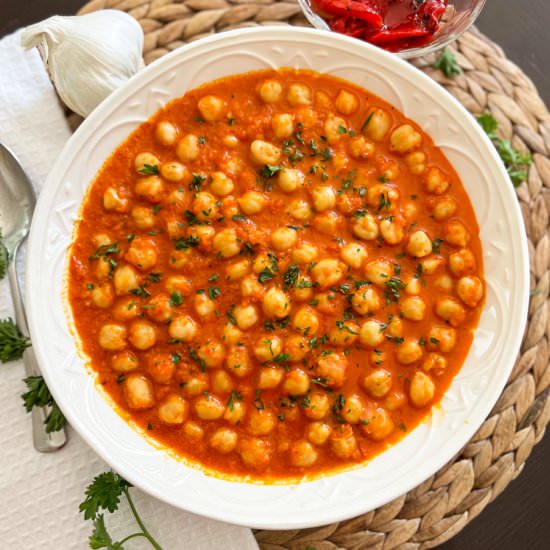 Spanish Garbanzos a la Navarra - Recipe photo by Spain on a Fork