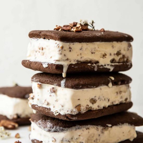 Butter Pecan Ice Cream Sandwiches - Recipe photo by Desserts And Drinks