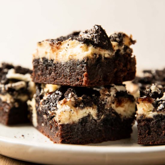 Oreo Cheesecake Brownies - Recipe photo by Desserts And Drinks