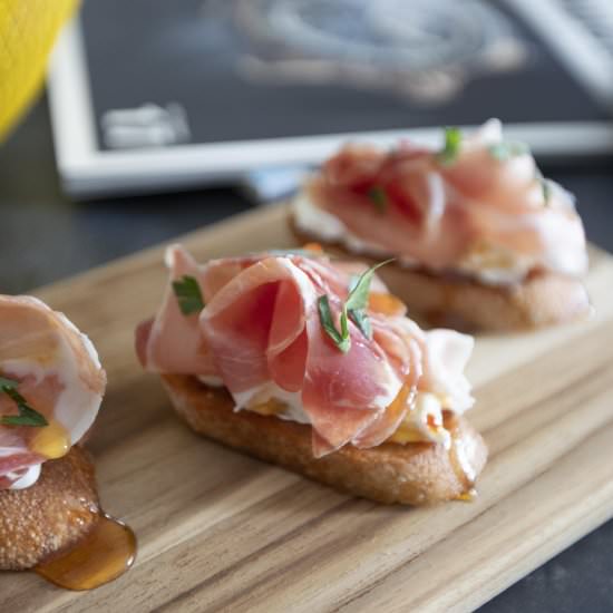Crostini with Serrano and hot honey - Recipe photo by foodmakesmehappy