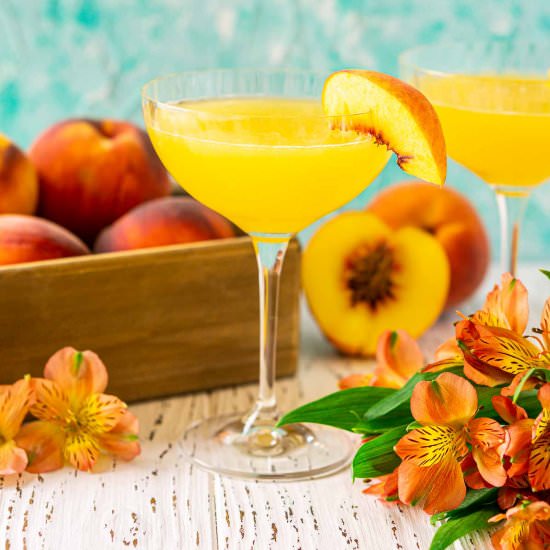 Peach Daiquiri (Shaken or Frozen) - Recipe photo by Burrata and Bubbles