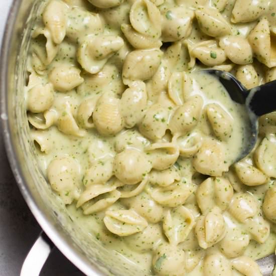 Arugula Pesto Mac and Cheese - Recipe photo by lifeasastrawberry