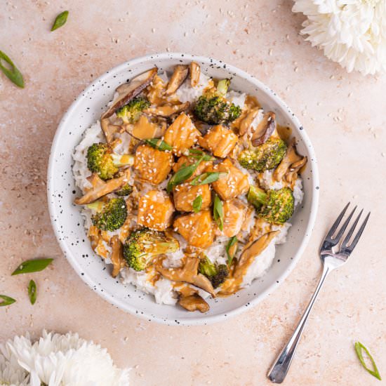 30 Minute Spicy Salmon Bowl - Recipe photo by marleysmenu