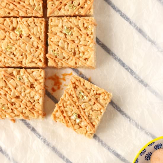 Caramel Rice Krispie Treats - Recipe photo by Bakes and Blunders