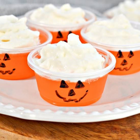 KETO JACK O LANTERN JELLO SHOTS - Recipe photo by Stylish Cravings