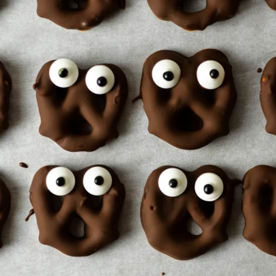 Halloween Chocolate Pretzels - Recipe photo by atasteofmadness