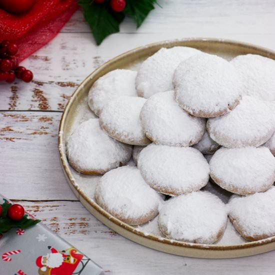 Traditional Kourabiedes Cookies - Recipe photo by fooodlove