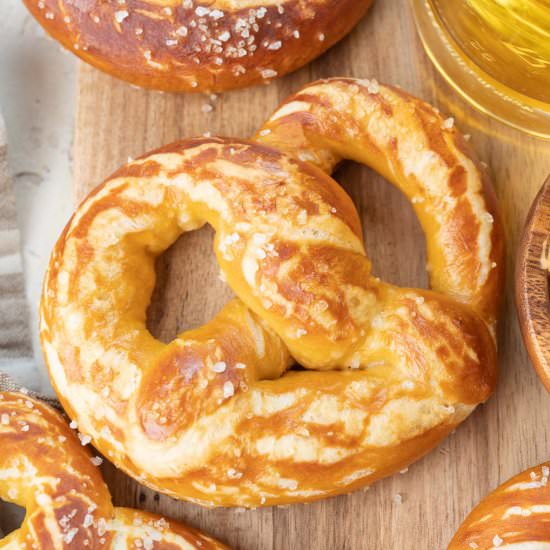 soft pretzels - Recipe photo by everyday-delicious.com