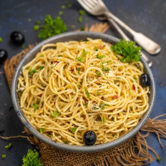 Olive Tapenade Pasta - Recipe photo by Whiskaffair