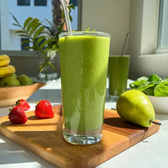 Spinach Banana Smoothie - Recipe photo by Ourplantbasedworld