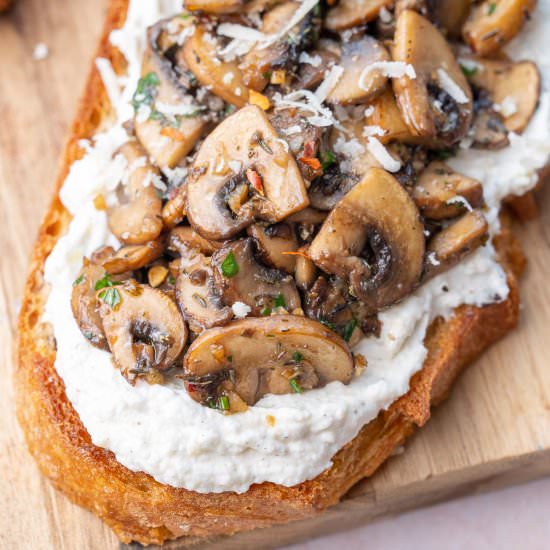 mushroom toast - Recipe photo by everyday-delicious.com