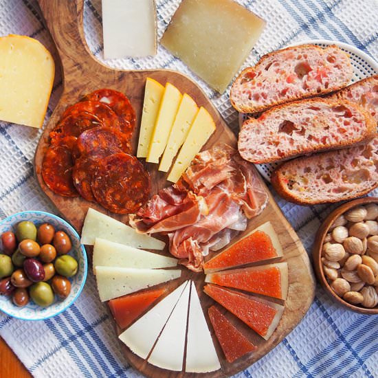 Spanish cheese board - Recipe photo by carolinescooking
