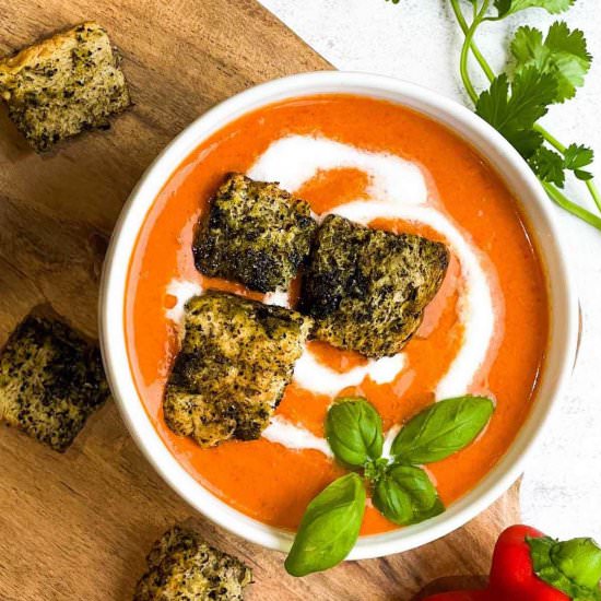 Roasted red pepper soup - Recipe photo by Vegetarian Globe
