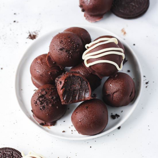 Vegan Oreo Truffle Balls - Recipe photo by My Life After Dairy